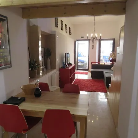 Casa Do Leao 2 *